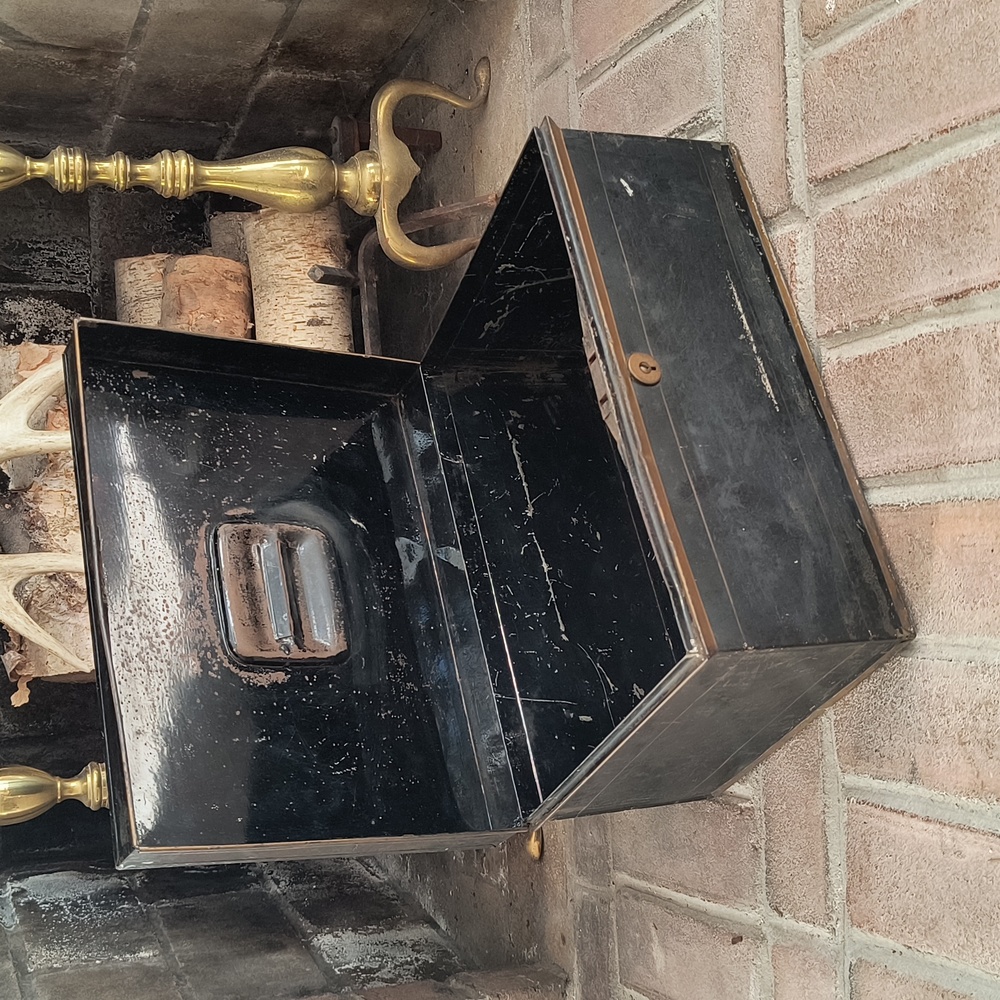 Vintage Metal Cash Box - Picture 4 of 17